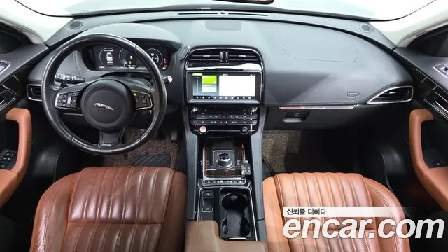 Jaguar F-Pace 2017 thumb 7