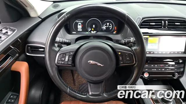Jaguar F-Pace 2017 thumb 4