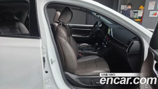 Hyundai Grandeur 2017 thumb 10