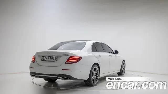Mercedes-Benz E-Class 2020 thumb 11