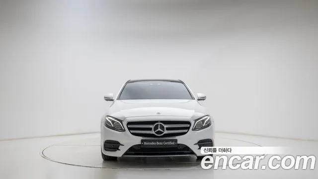 Mercedes-Benz E-Class 2020 thumb 9
