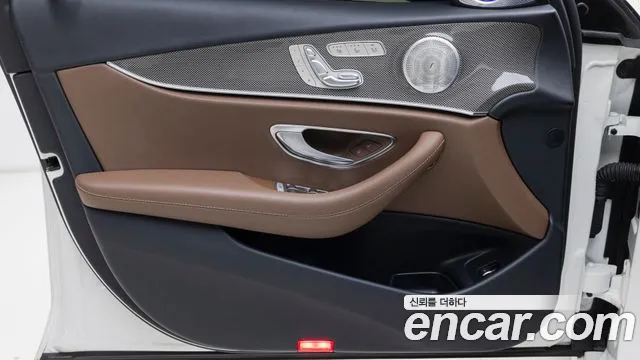 Mercedes-Benz E-Class 2020 thumb 4