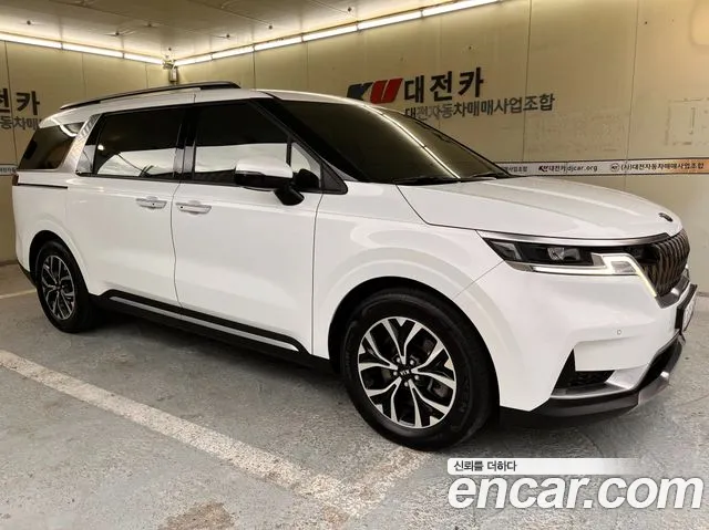 Kia Carnival 2021 thumb 2