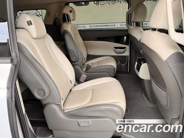 Kia Carnival 2021 thumb 10