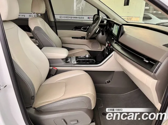 Kia Carnival 2021 thumb 3