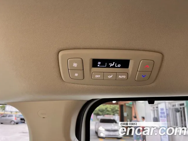 Kia Carnival 2021 thumb 9