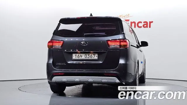Kia Carnival 2016 thumb 11