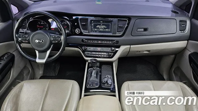 Kia Carnival 2016 thumb 4