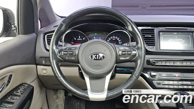 Kia Carnival 2016 thumb 3