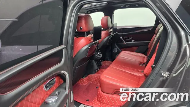 Bentley Bentayga 2018 thumb 4