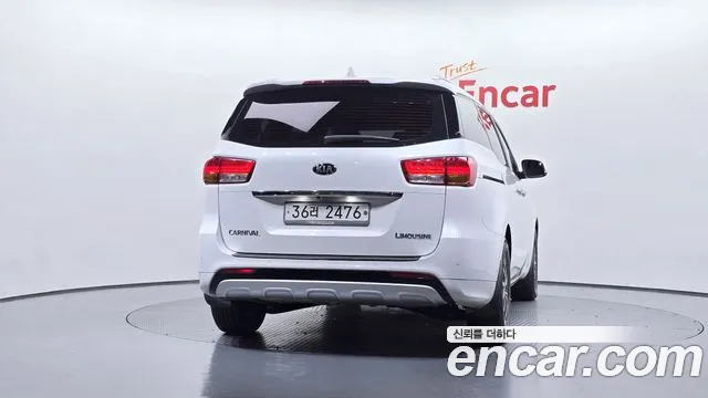 Kia Carnival 2017 thumb 2