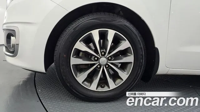 Kia Carnival 2017 thumb 3