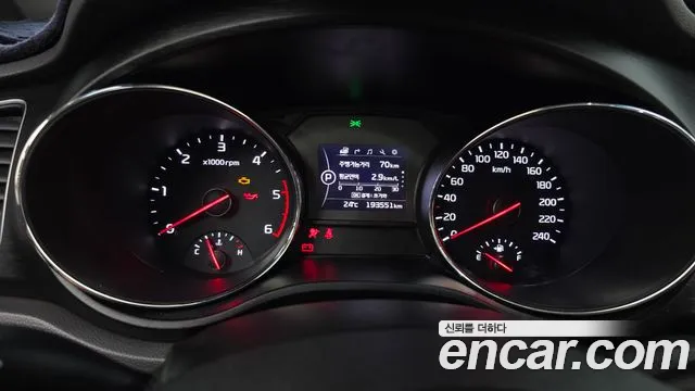 Kia Carnival 2017 thumb 10