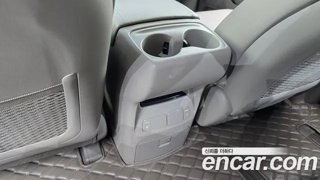 Kia Carnival 2017 thumb 4