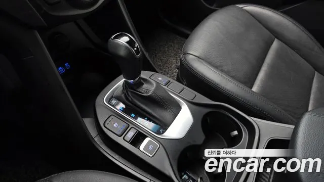 Hyundai Santafe 2016 thumb 11