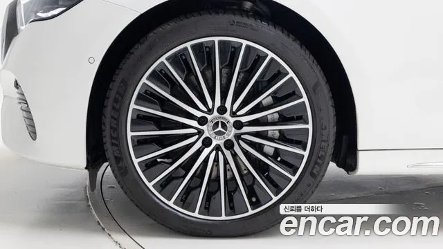 Mercedes-Benz E-Class 2024 thumb 12