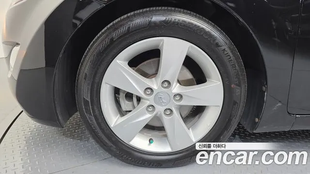 Hyundai Avante 2013 thumb 5
