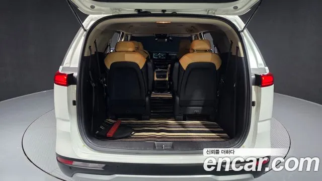 Kia Carnival 2021 thumb 2
