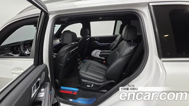 BMW X7 2023 thumb 10