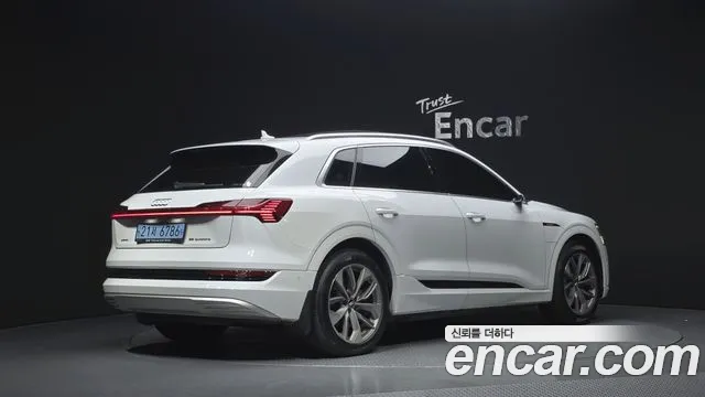 Audi e-tron 2020 thumb 3