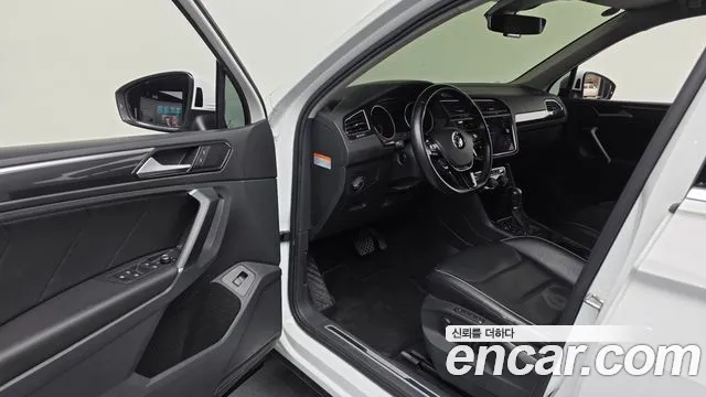 Volkswagen Tiguan 2018 thumb 2