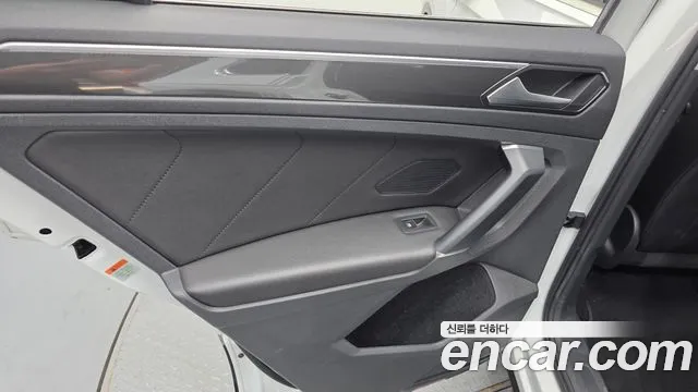 Volkswagen Tiguan 2018 thumb 4