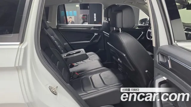 Volkswagen Tiguan 2018 thumb 3