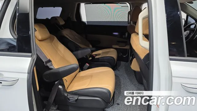 Kia Carnival 2023 thumb 8