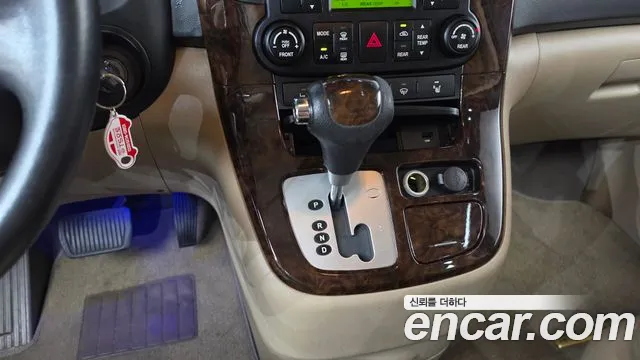 Kia Canival 2010 thumb 10