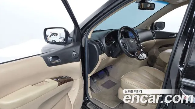 Kia Canival 2010 thumb 4