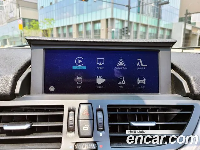 BMW Z4 2012 thumb 10