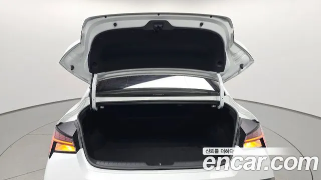 Hyundai Elantra 2025 thumb 3