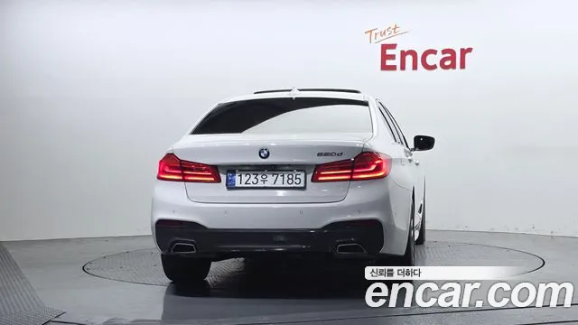 BMW 5 серии 2018 thumb 12