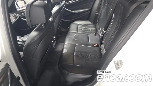 BMW 5 серии 2018 thumb 2