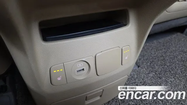 Kia Carnival 2018 thumb 10
