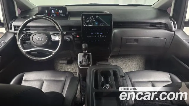 Hyundai Staria 2023 thumb 2