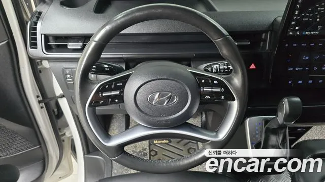 Hyundai Staria 2023 thumb 5