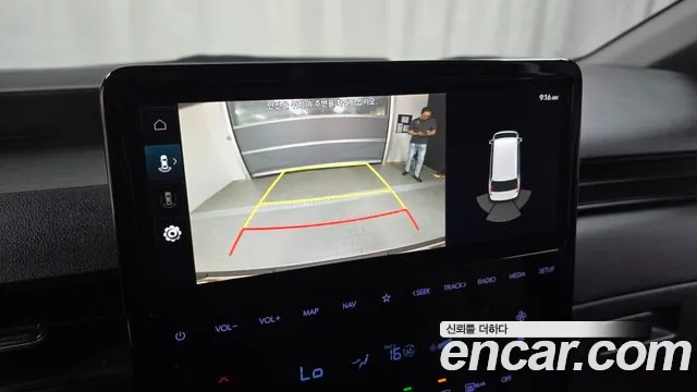 Hyundai Staria 2023 thumb 10