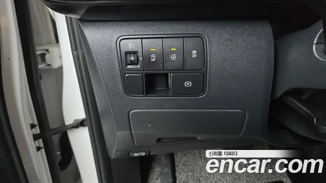 Hyundai Staria 2023 thumb 9