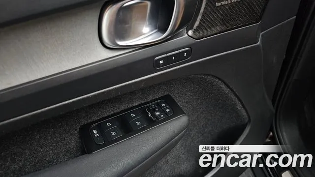Volvo XC40 2022 thumb 5