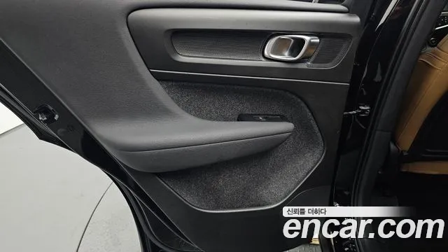 Volvo XC40 2022 thumb 2