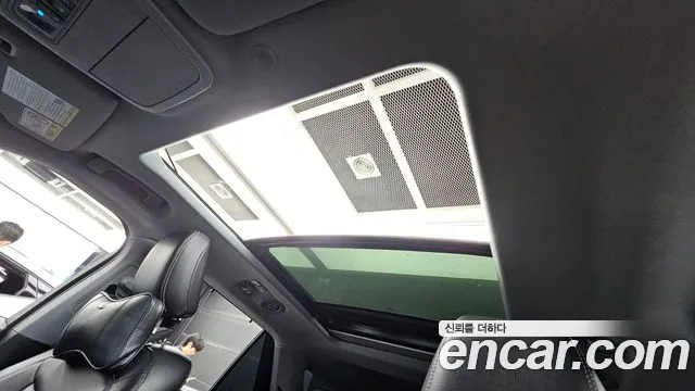 Ford Explorer 2020 thumb 10
