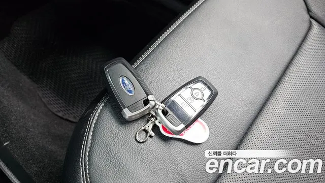 Ford Explorer 2020 thumb 2