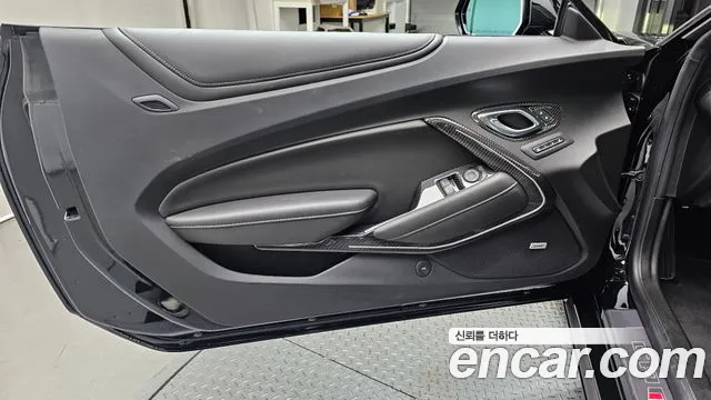Chevrolet Camaro 2021 thumb 3