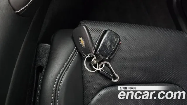 Chevrolet Camaro 2021 thumb 4