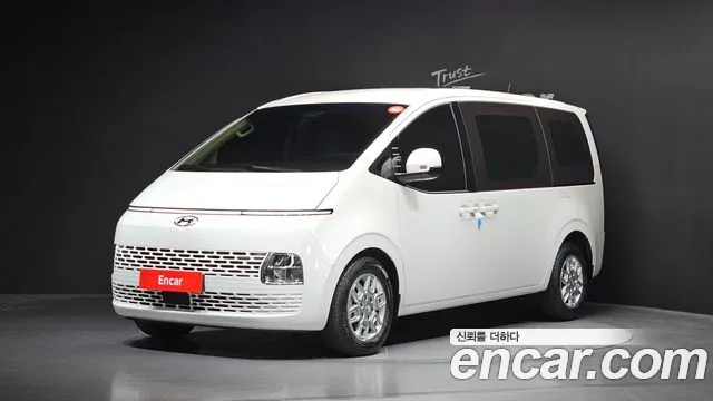 Hyundai Staria 2023 thumb 4