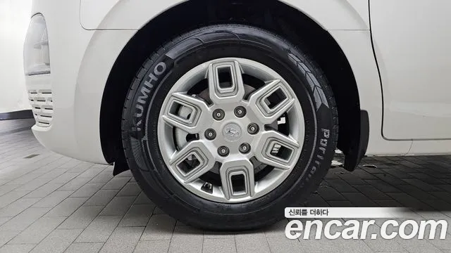 Hyundai Staria 2023 thumb 6
