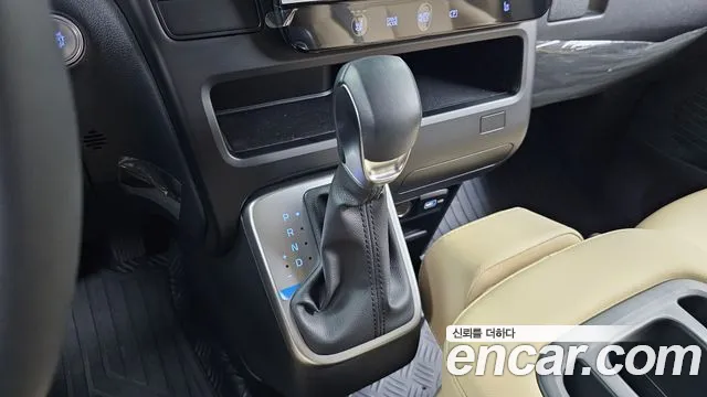 Hyundai Staria 2023 thumb 7