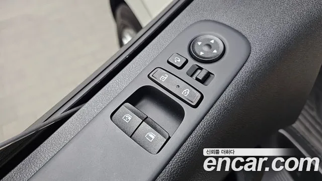 Hyundai Staria 2023 thumb 3