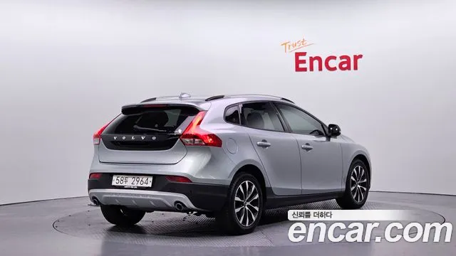 Volvo V40 Cross Country 2019 thumb 11